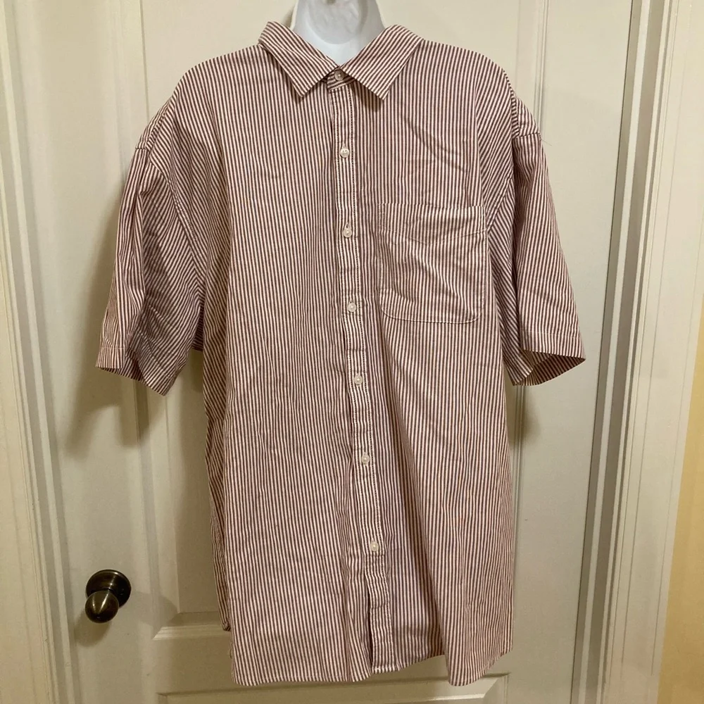 🌟2/$20 NWT Old Navy stripped button down shirt - Picture 2 of 7